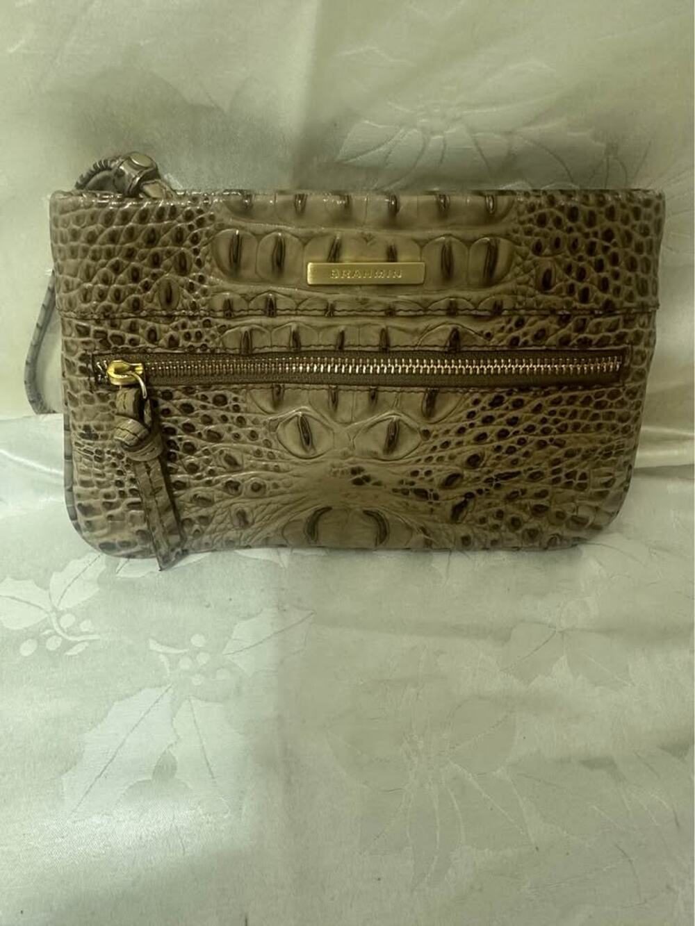 Pre-loved Brahmin Crocodile-Embossed Leather Wristlet. B-312